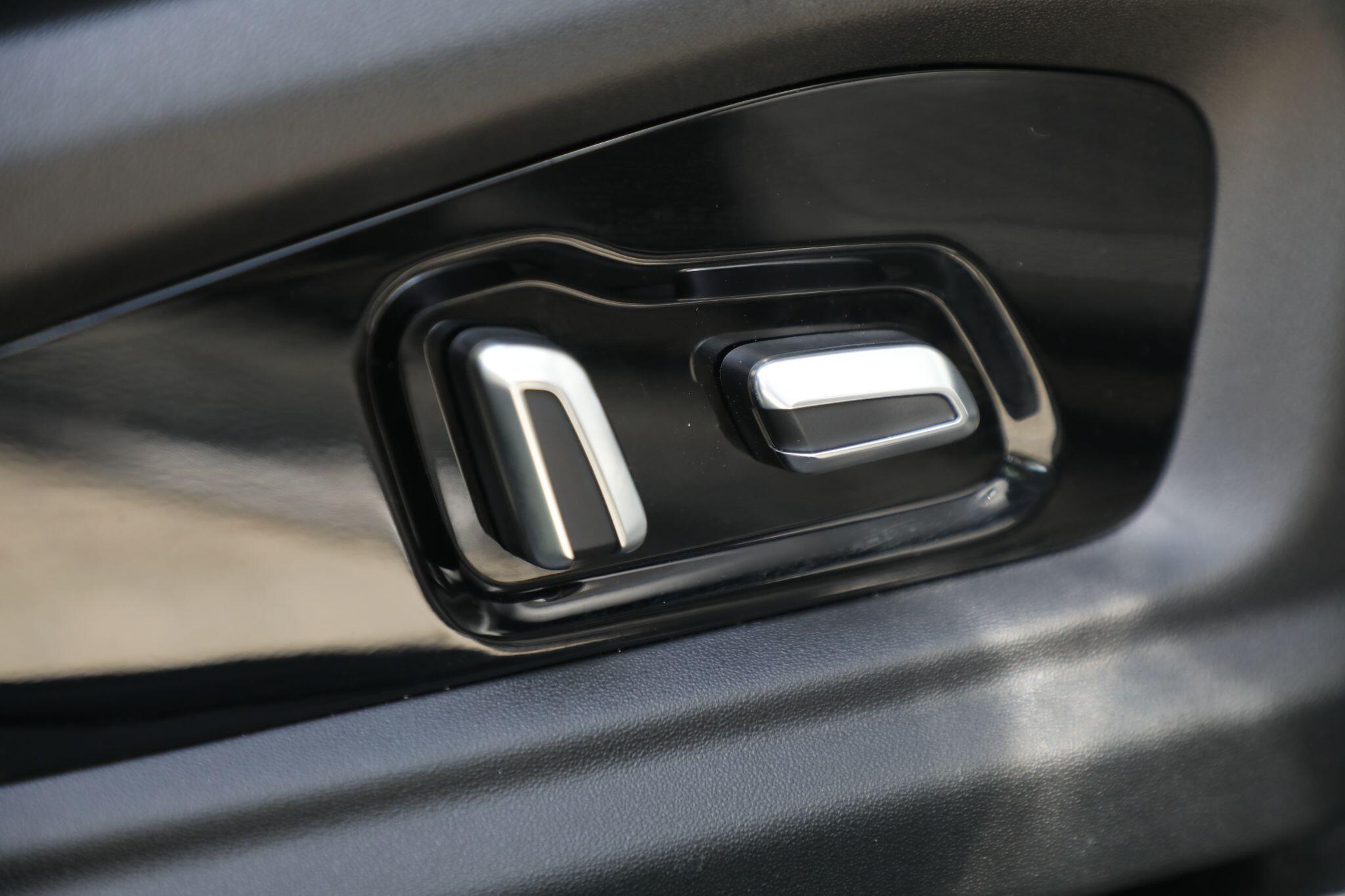 Large vehicle image